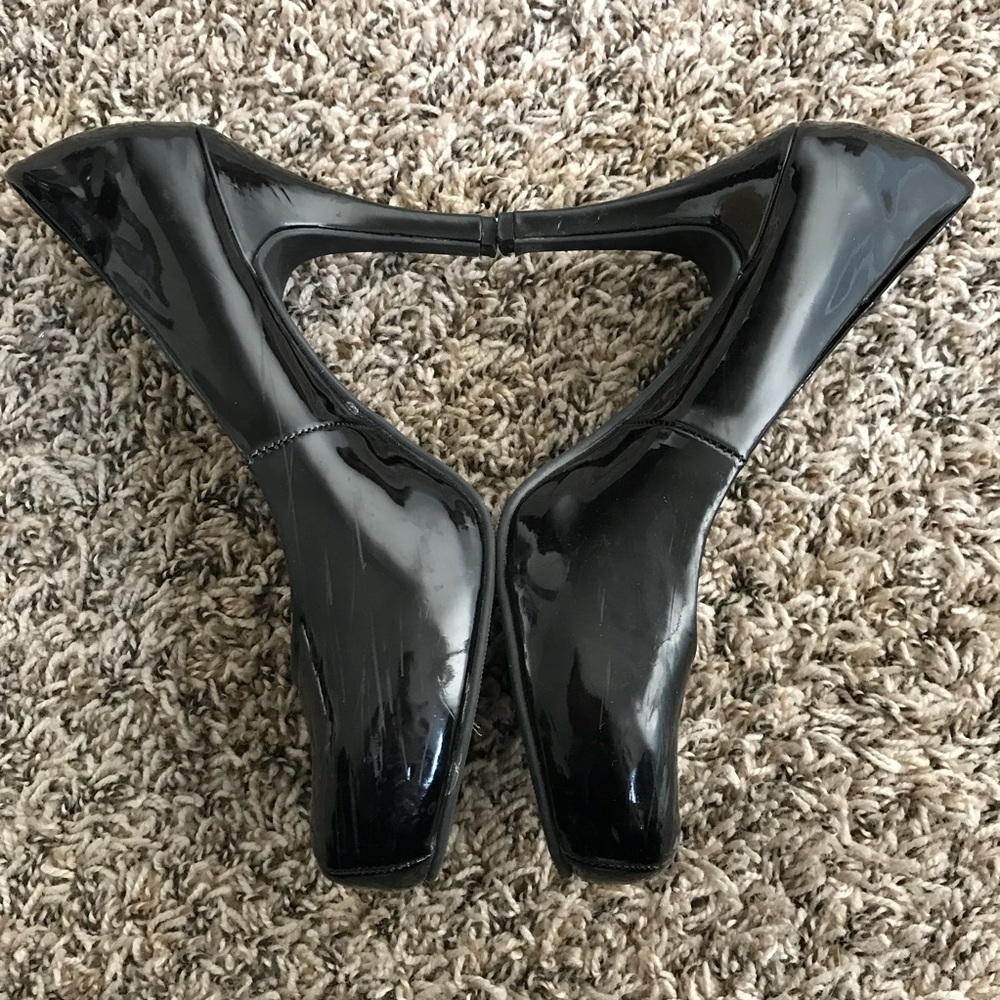 Black shiny heels - Picture 2 of 4